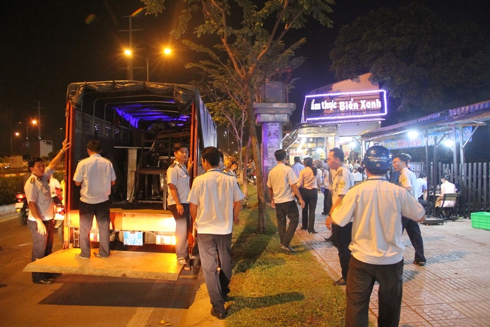 Phạt 25 triệu đồng nhà hàng cho khách để xe trên vỉa hè - 6 Phạt 25 triệu đồng nhà hàng cho khách để xe trên vỉa hè - 6