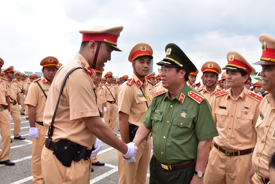 1.000 CSGT ra quân phục vụ Tuần lễ Cấp cao APEC - 3 Thứ trưởng Bùi Văn Nam chúc các cán bộ, chiến sĩ CSGT làm tốt nhiệm vụ