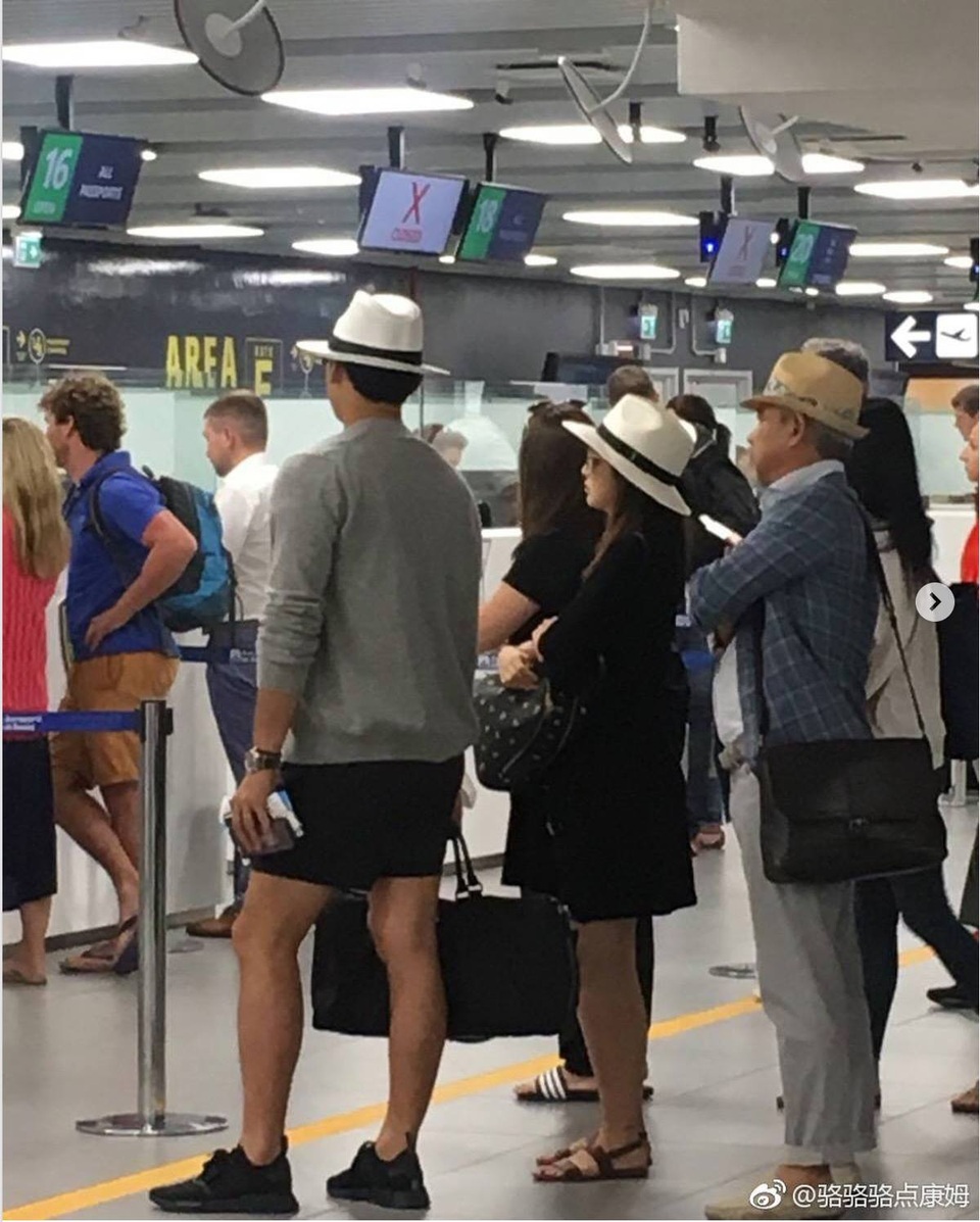 
Vợ chồng Kim Tae Hee và Bi (rain) đi nghỉ tại Rome, Ý, tháng 8/2017.
