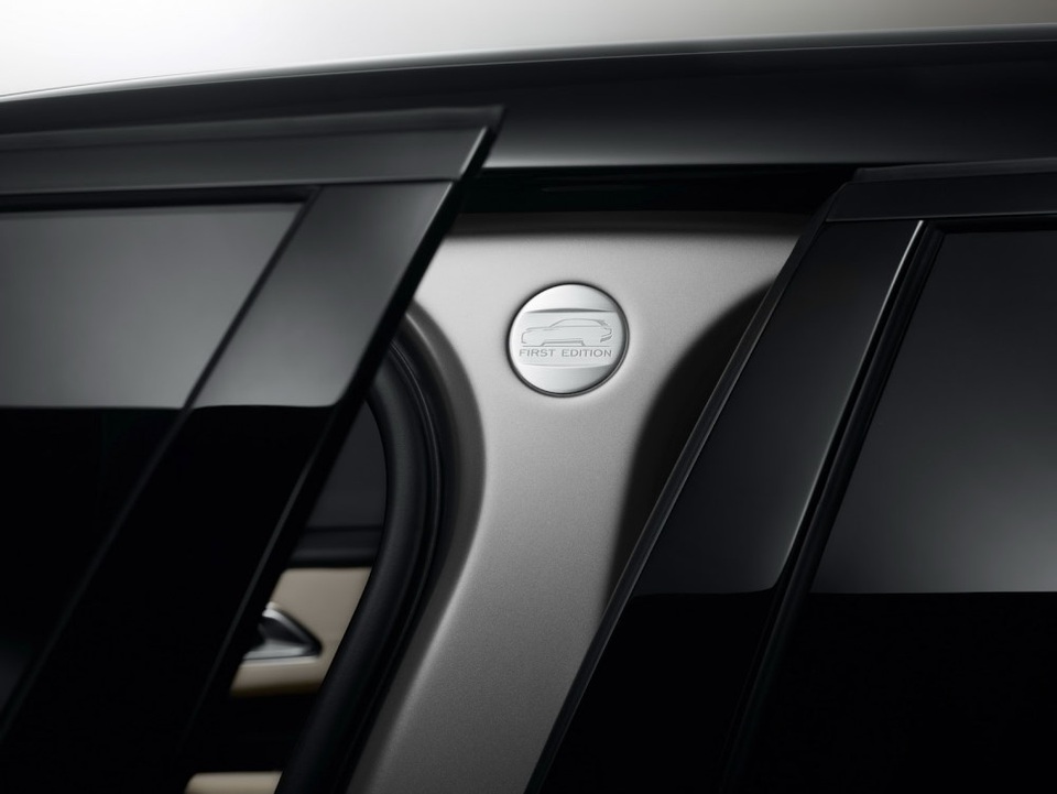 Range Rover Velar có giá khởi điểm gần 50.000 USD - 18
Phiên bản cao cấp nhất là First Edition
