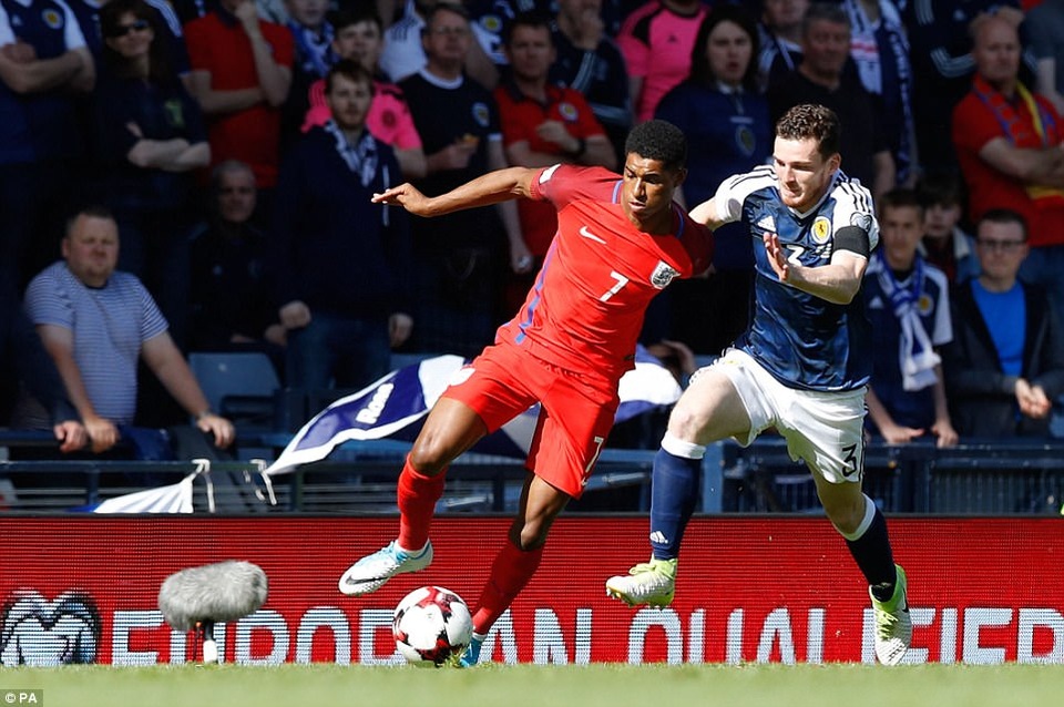 Hary Kane cứu tuyển Anh thoát thua Scotland trong phút bù giờ - 1
Rashford (trái) thi đấu mờ nhạt trong màu áo tuyển quốc gia