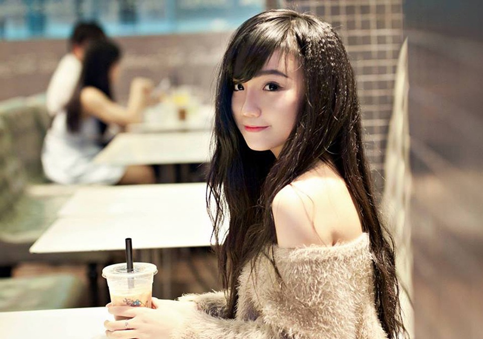 “Hot girl rửa bát” Việt xôn xao cộng đồng mạng Hàn Quốc - 5 Hải Yến khá bất ngờ khi hình ảnh của cô được trang mạng Hàn Quốc chia sẻ. Cô còn được khen là một người con hiếu thảo, phụ giúp mẹ bán quán cháo.