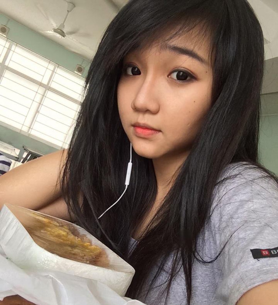 “Hot girl rửa bát” Việt xôn xao cộng đồng mạng Hàn Quốc - 4 Trên mạng xã hội Facebook Việt, Yon Dolly cũng là một cái tên khá “hot”. Cô có hàng chục ngàn người theo dõi.