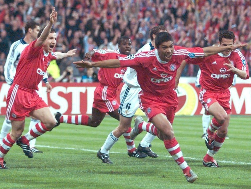Những cuộc đối đầu kinh điển Bayern Munich-Real Madrid trong lịch sử - 2
Mùa giải 2000-2001, Bayern Munich loại Real Madrid ở bán kết và sau đó lên ngôi vô địch