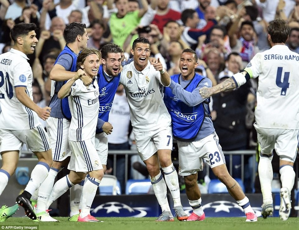 Real Madrid và C.Ronaldo lập chiến tích vĩ đại ở Champions League - 1 Real Madrid trở thành CLB đầu tiên 7 lần liên tiếp lọt vào bán kết Champions League