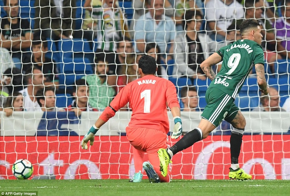 C.Ronaldo gây thất vọng, Real Madrid gục ngã trước Real Betis - 3 Sanabria ghi bàn thắng duy nhất cho Betis ở cuối trận