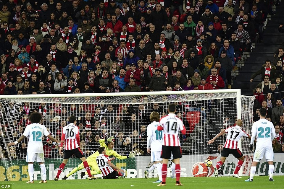 Ramos bị đuổi, Real Madrid hòa thất vọng Bilbao tại San Mames - 2
Real Madrid đối diện với quá nhiều khó khăn tại San Mames