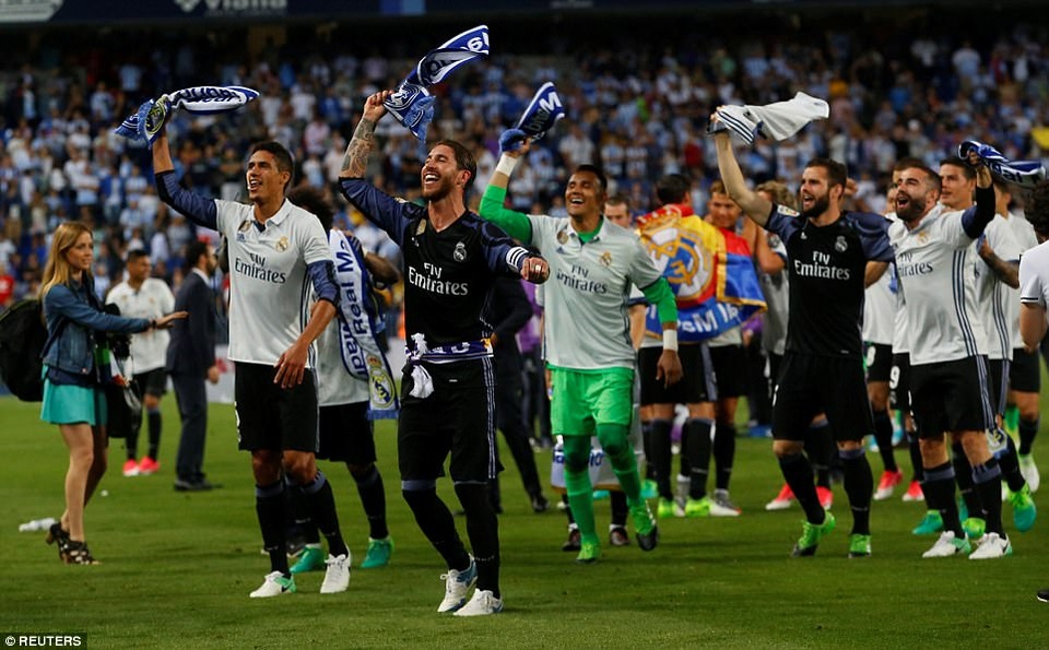 Khoảnh khắc ấn tượng trong ngày Real Madrid vô địch La Liga - 14
Real Madrid vô địch La LIga sau 5 năm chờ đợi