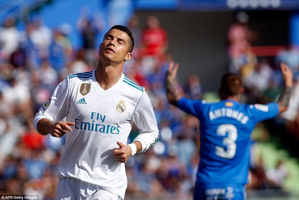 C.Ronaldo ghi bàn giúp Real Madrid lên ngôi nhì bảng La Liga - 14
CR7 đã dẹp tan nỗi thất vọng ở La Liga