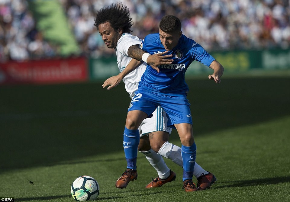 C.Ronaldo ghi bàn giúp Real Madrid lên ngôi nhì bảng La Liga - 10
Getafe đã gỡ hòa 1-1, sau pha ghi bàn đẹp mắt của Molina