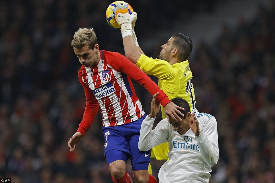 Phung phí nhiều cơ hội, Atletico và Real Madrid bất phân thắng bại - 5
Griezmann và đồng đội không thể giành chiến thắng trên sân nhà