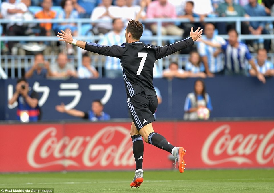 Khoảnh khắc ấn tượng trong ngày Real Madrid vô địch La Liga - 1 Khoảnh khắc ấn tượng trong ngày Real Madrid vô địch La Liga - 1