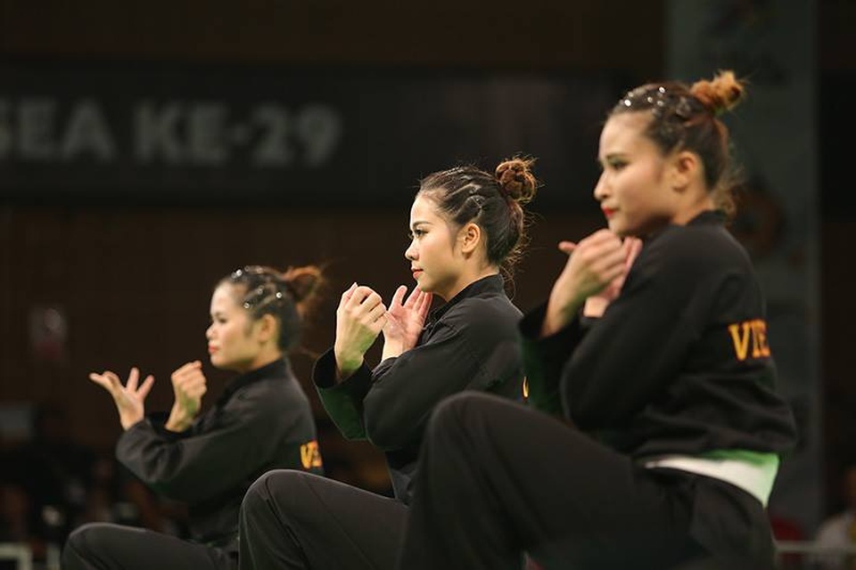 Nhật ký SEA Games 29 ngày 29/8: Pencak Silat giành ba tấm HCV - 1
Các cô gái của đội tuyển regu nữ Việt Nam, ảnh: Q.H