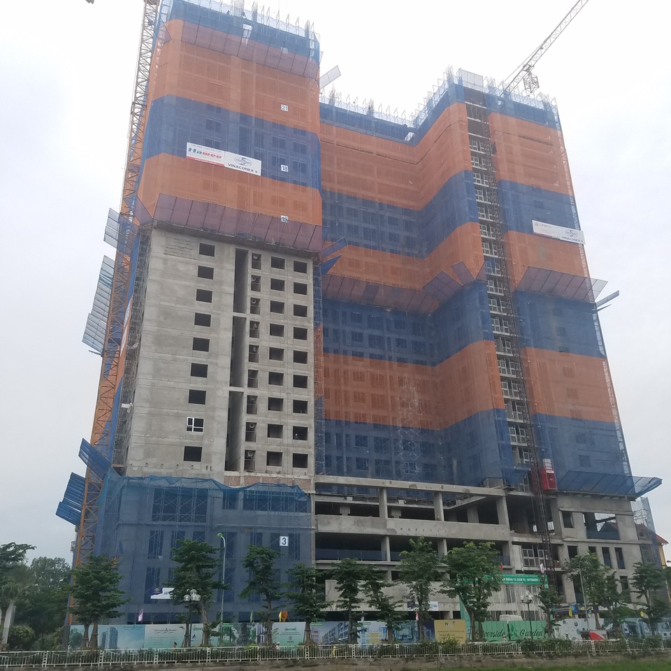Vũ Tông Phan xây thêm 3 cầu mới, ai hưởng lợi nhiều nhất? - 3
Riverside Garden đã xây đến tầng 26 trong tổng 31 tầng