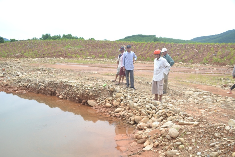 Có 2 vị trí thấm nước ở gần chân đập hồ Thủy Yên cách nhau chừng 300 mét