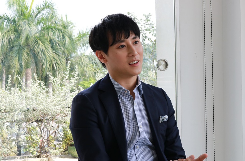 Rocker Nguyễn: “Hoạt động nghệ thuật làm gì khi chỉ nói về chuyện đời tư” - 3 Tôi không quan tâm lắm tới những câu chuyện khác ở bên ngoài của Phương Trinh xảy ra như thế nào. Tôi chỉ biết cô ấy khi làm việc rất nghiêm túc và là một người đầu tư cho vai diễn của mình.