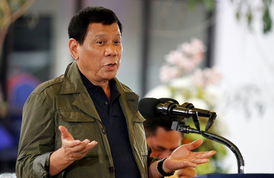 Philippines nói không thể ngăn Trung Quốc xây dựng ở bãi cạn tranh chấp - 1 Tổng thống Rodrigo Duterte phát biểu tại thành phố Baguio, Philippines ngày 11/3/2017 (Ảnh: Reuters)