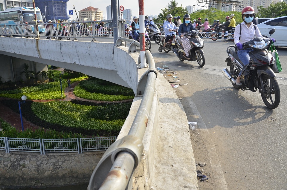Hai thanh niên ngã văng khỏi cầu: Tai nạn đã được báo trước! - 5 Hai thanh niên ngã văng khỏi cầu: Tai nạn đã được báo trước! - 5