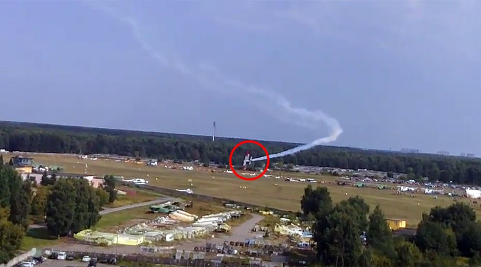 
Máy bay Antonov An-2 gặp nạn trong triển lãm (Ảnh: Ruptly)
