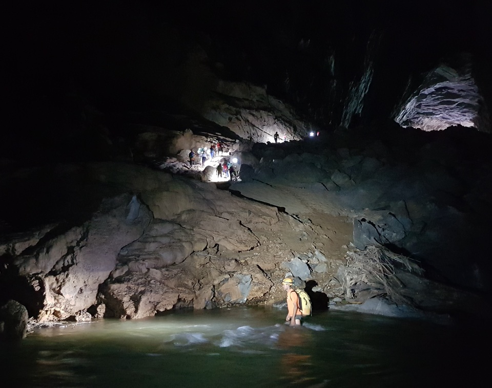 Hành trình chinh phục Sơn Đoòng kỳ vĩ (Phần 2) - 6
Rời hang Én