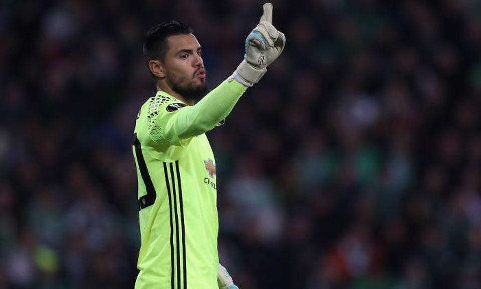 Đội hình tiêu biểu lượt về vòng 1/8 Europa League: Người hùng của MU - 2 Sergio Romero có nhiều pha cản phá xuất thần ở trận đấu với Rostov