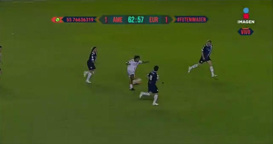 Ronaldinho lập siêu phẩm ở cự ly 35 mét