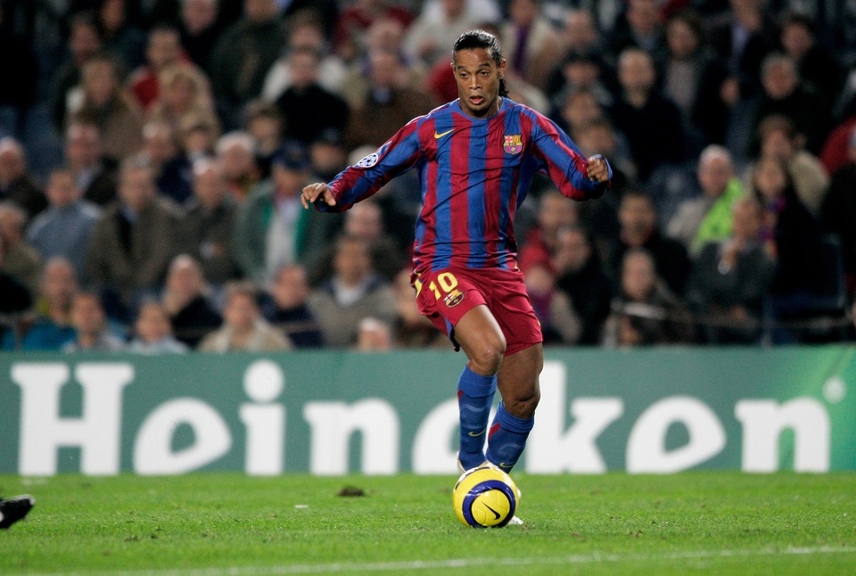 Cựu siêu sao Ronaldinho sẽ mang cúp UEFA Champions League đến Việt Nam - 1 Ronaldinho sẽ có mặt tại Việt Nam vào đầu tháng 4