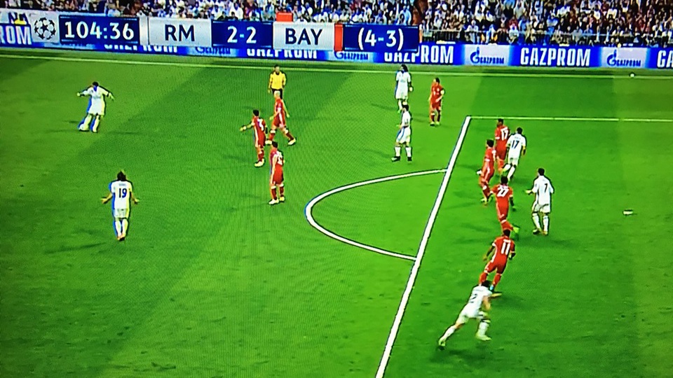 2/3 bàn thắng của C.Ronaldo ở trận đấu với Bayern Munich được ghi trong thế việt vị