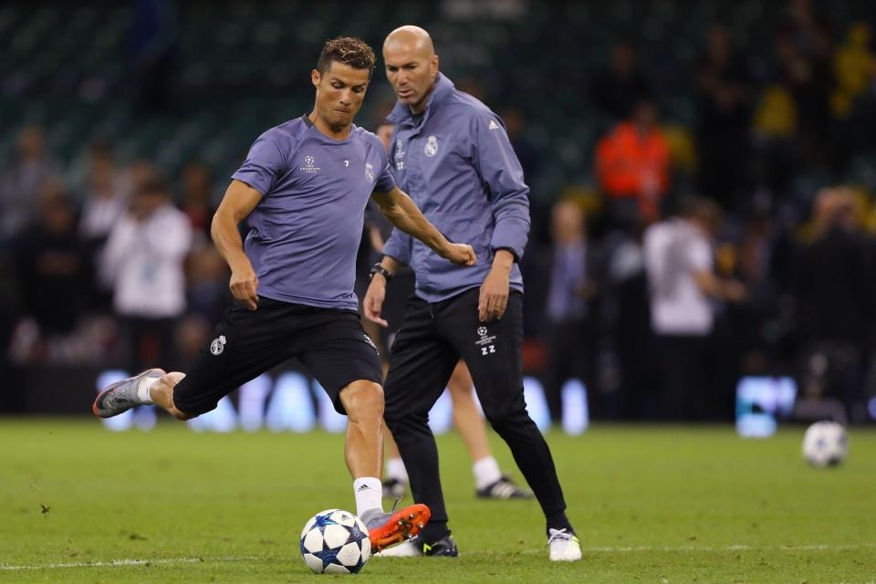 HLV Zidane công khai chê bai C.Ronaldo - 1 Lần hiếm hoi Zidane công khai chê phong độ của Ronaldo, sau khi ngôi sao số 1 của Real tịt ngòi quá lâu