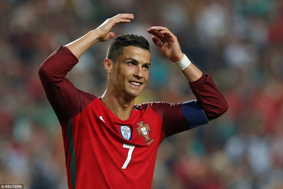 Quật ngã Thụy Sĩ, Bồ Đào Nha chính thức dự World Cup 2018 - 2 C.Ronaldo không thể san bằng thành tích ghi bàn của Lewandowski ở vòng loại World Cup 2018