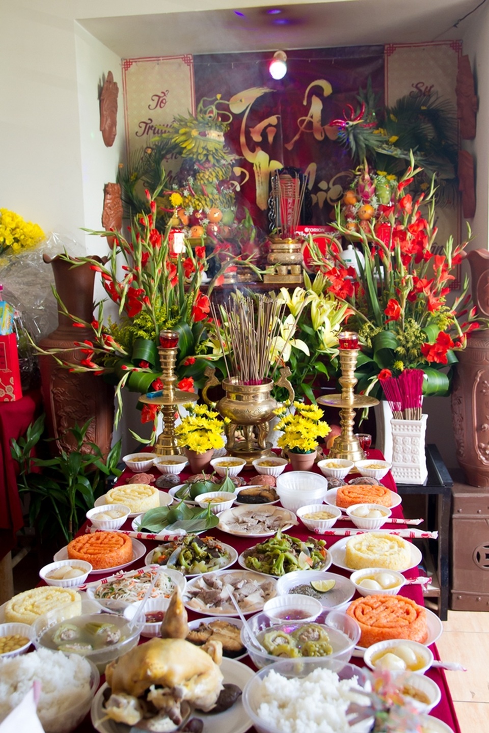 Nghệ sĩ Đà Nẵng dâng hương Tổ nghiệp sân khấu - 2 Bàn thờ tổ nghiệp được trang hoàng trang trọng