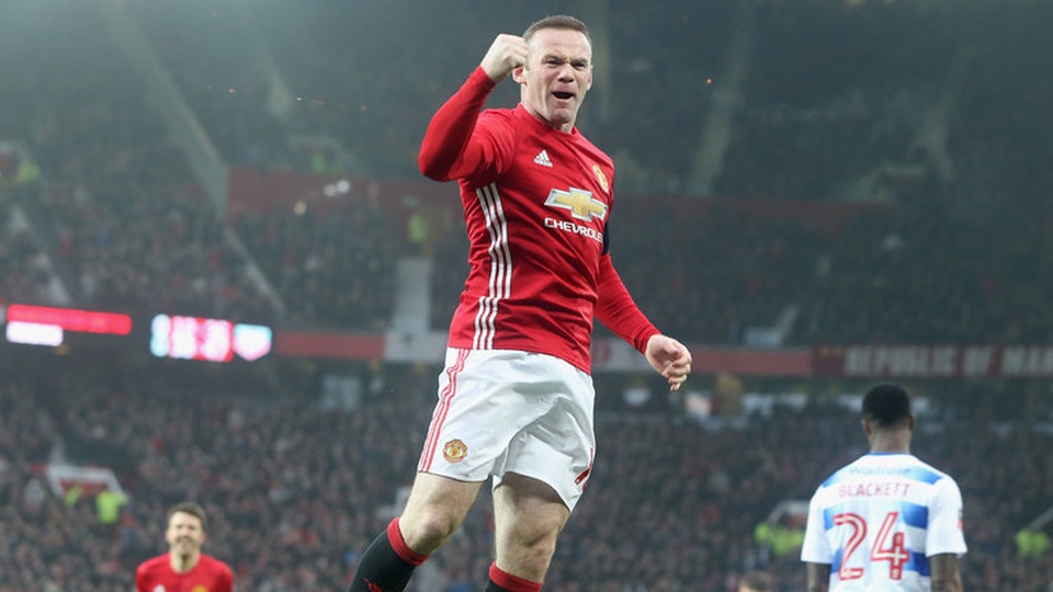 Wayne Rooney đi vào lịch sử của MU - 1 Rooney cân bằng kỷ lục ghi bàn của huyền thoại Sir Bobby Charlton