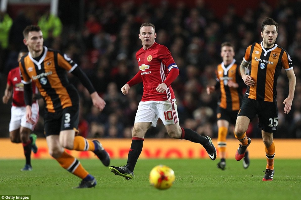 
Rooney (giữa) đã có 249 bàn thắng cho MU, ngang bằng thành tích của huyền thoại Bobby Charlton
