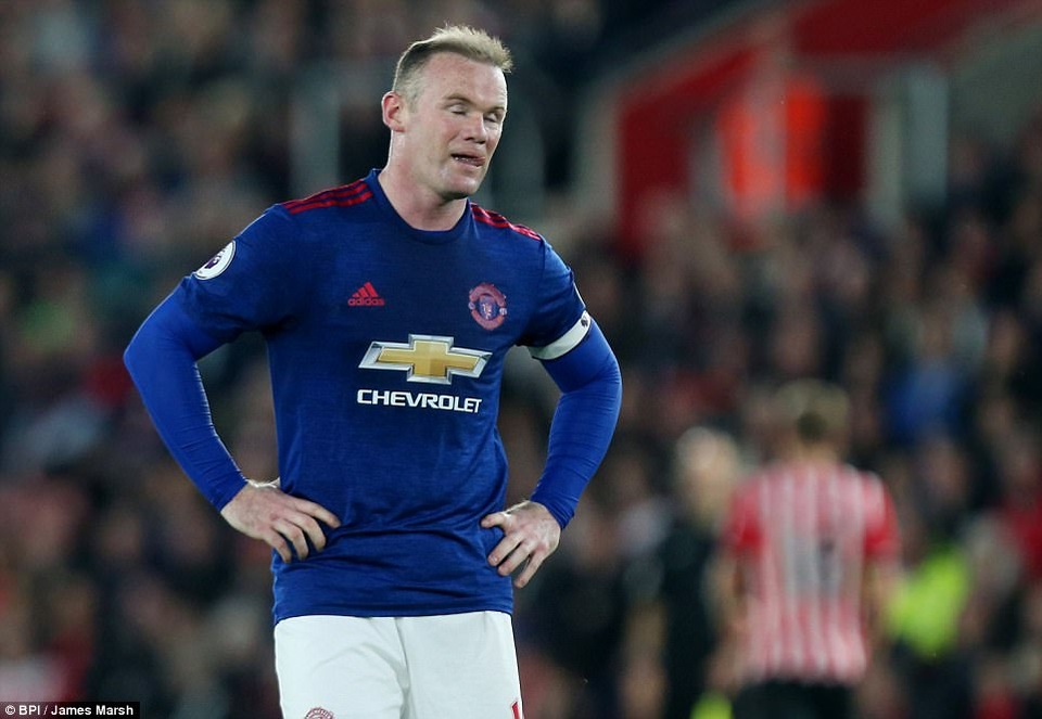 Gabbiadini đá hỏng penalty, MU may mắn thủ hòa Southampton - 2
Rooney chơi mờ nhạt trong 90 phút ở St Marrys