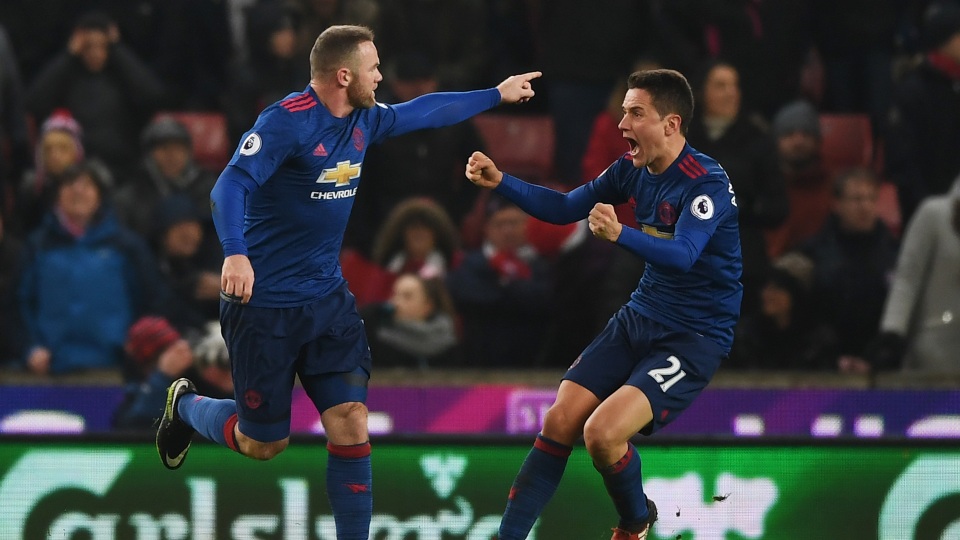 Sir Bobby Charlton nói gì khi mất kỷ lục vào tay của Rooney? - 1 Wayne Rooney chính thức vượt qua huyền thoại Sir Bobby Charlton để trở thành chân sut số 1 trong lịch sử MU