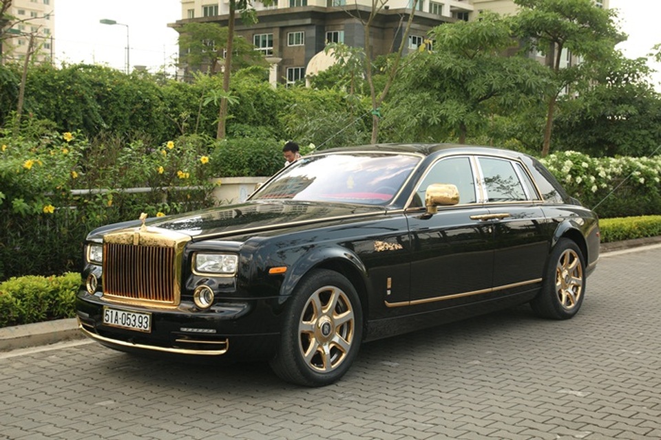 Muôn kiểu dát vàng khoe đẳng cấp của giới nhà giàu Việt - 1 Siêu xe Phantom mạ vàng của đại gia Sài Gòn từng khiến nhiều người choáng ngợp bởi sự chịu chi của gia chủ. (Ảnh: Khôi Nguyên)