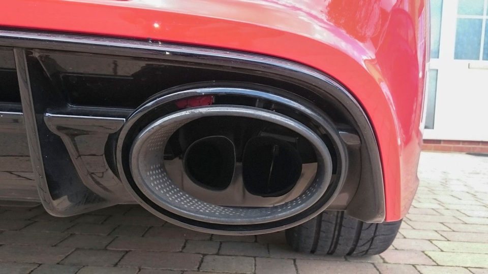 Ống xả kiểu "giả cầy" - Mốt của xe sang - 3
Audi RS6