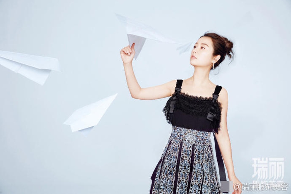 Lâm Tâm Như trẻ đẹp như gái đôi mươi trong loạt ảnh mới - 4 Lâm Tâm Như trẻ đẹp như gái đôi mươi trong loạt ảnh mới - 4