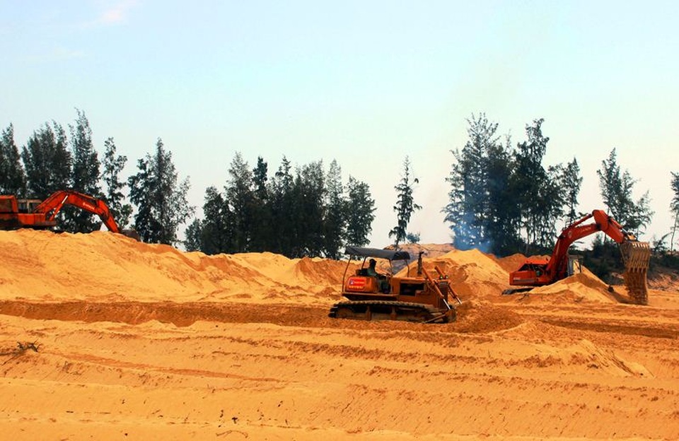 Cận cảnh đại công trường phá rừng để... kịp thi hoa hậu - 4 Cận cảnh đại công trường phá rừng để... kịp thi hoa hậu - 4