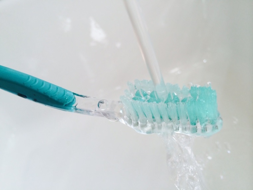 Rước bệnh từ việc dùng bàn chải đánh răng sai cách - 5 Rước bệnh từ việc dùng bàn chải đánh răng sai cách - 5