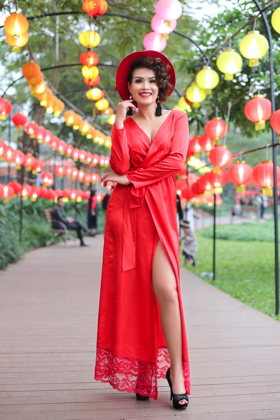 Giáng Sinh rực rỡ của cựu người mẫu Trần Lệ Thủy - 2 
Hiện tại, Lệ Thủy không còn tham gia showbiz với vai trò người mẫu nhưng chị vẫn theo đuổi các công việc yêu thích liên quan đến thời trang như làm giám đốc catwalk cho một số cuộc thi của các doanh nhân và các cuộc thi tìm kiếm siêu mẫu.