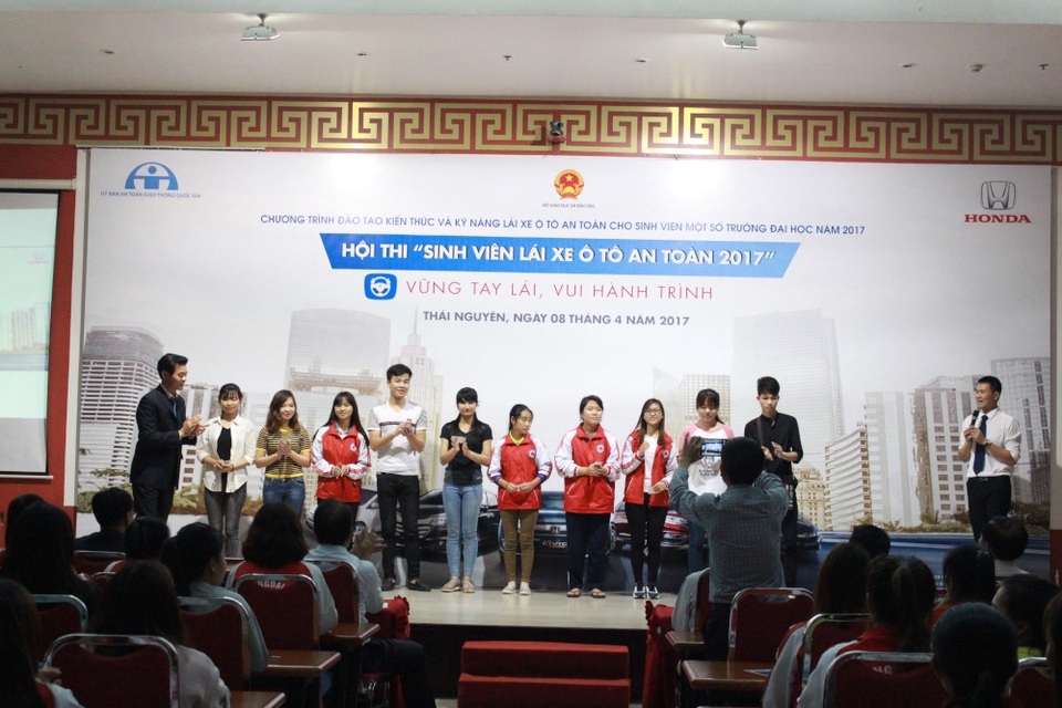 Phát động chương trình đào tạo lái xe ôtô an toàn cho sinh viên năm 2017 - 1 Phát động chương trình đào tạo lái xe ôtô an toàn cho sinh viên năm 2017 - 1