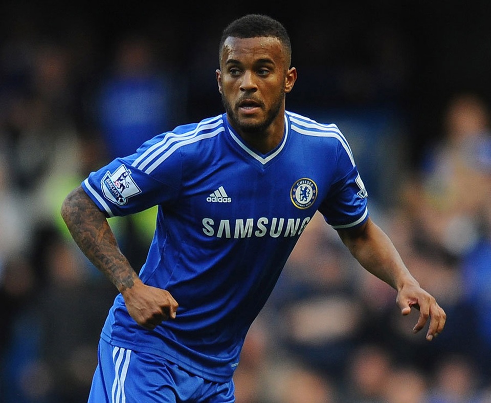 Những cầu thủ tỏa sáng rực rỡ sau khi rời khỏi Chelsea - 7 Ryan Bertrand không được trọng dụng dưới thời HLV Mourinho (một phần bởi HLV người Bồ Đào Nha không trao nhiều cơ hội cho các cầu thủ trẻ). Dù vậy, sự nghiệp của hậu vệ này đã sang trang mới sau khi chuyển tới Southampton. Tại đây, anh thi đấu ấn tượng và được đánh giá là một trong những hậu vệ trái ổn định nhất Premier League. Nhờ vậy, Ryan Bertrand đã được trao vị trí ở đội tuyển Anh.