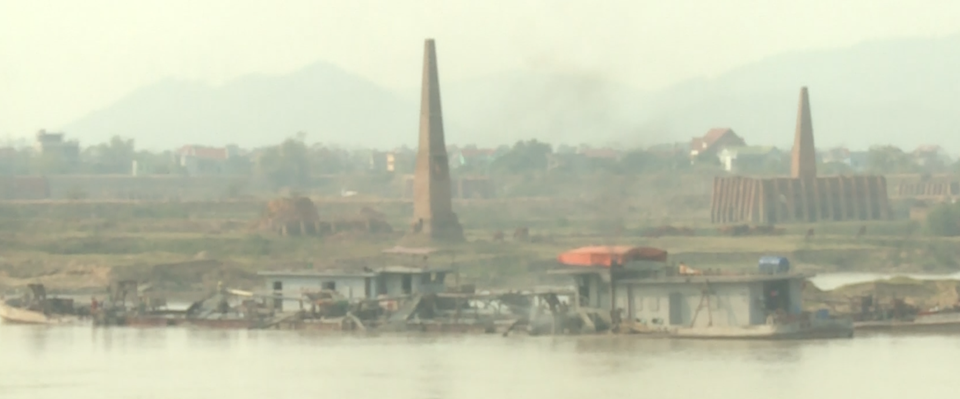 Bắc Ninh đề nghị điều tra việc bảo kê, đe dọa lãnh đạo tỉnh liên quan tài nguyên cát - 4
Hiện trạng khai thác cát trên sông Cầu đoạn qua tỉnh Bắc Ninh.