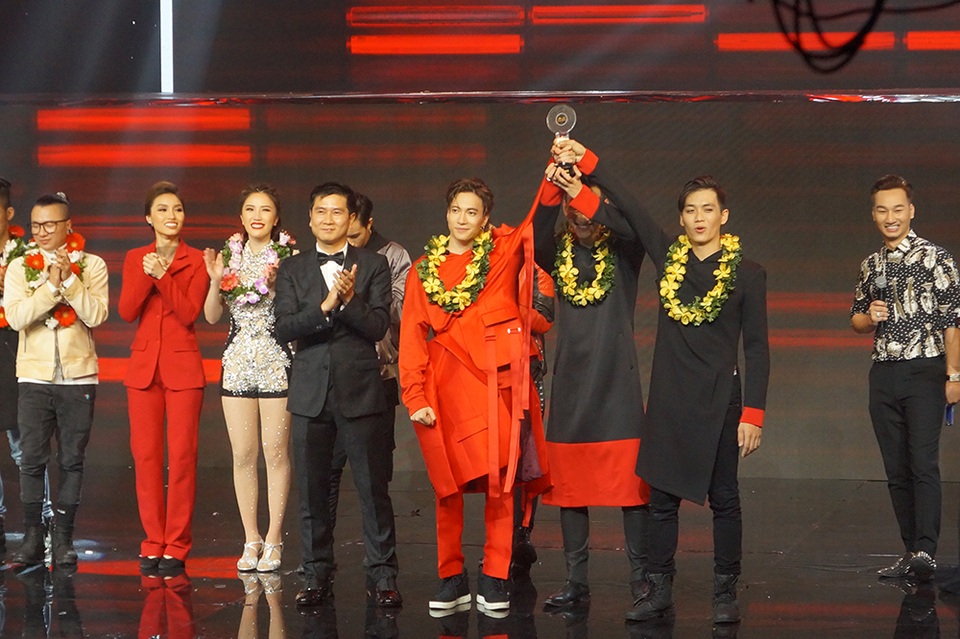 Bảo Thy trở thành quán quân The Remix, nghẹn ngào nhận điểm 10 từ Noo - 21 Đội S.T đạt giải Vàng với tổng điểm là 7.