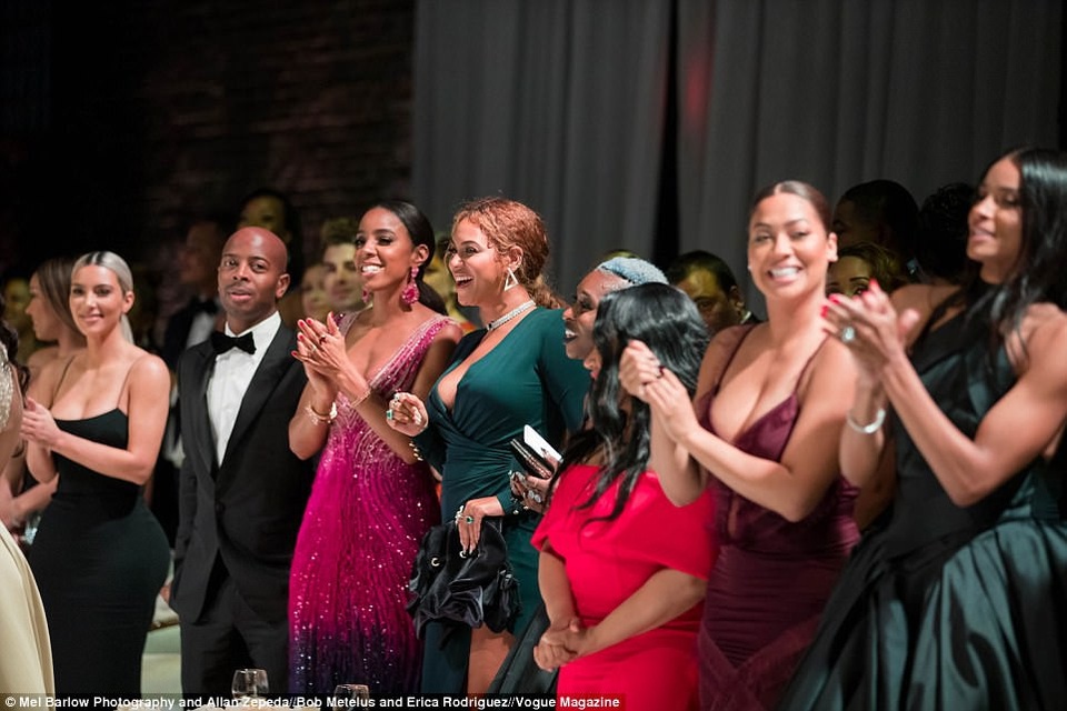 Ảnh cưới đẹp như mơ của Serena Williams - 3
Dàn khách VIP dự đám cưới của Serena Williams có Kim Kardashian, Kelly Rowland, Beyoncé, LaLa Anthony và Ciara