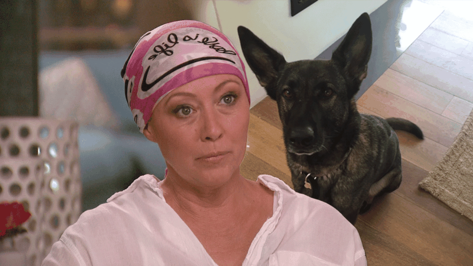 “Sao” phim Phép thuật gày gò, già nua vì ung thư vú - 5
Shannen Doherty từng bật khóc khi chia sẻ về bệnh tình của mình, cô tiết lộ, cô may mắn khi được người chồng thứ ba Kurt Iswarienko luôn ở bên chăm sóc tận tình