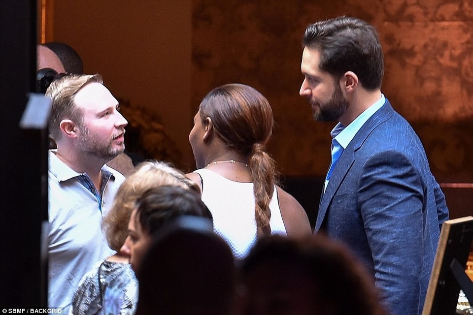 Ảnh cưới đẹp như mơ của Serena Williams - 9
Hôn lễ diễn ra rất ấm cúng, ngọt ngào và phóng viên không được mời tác nghiệp.