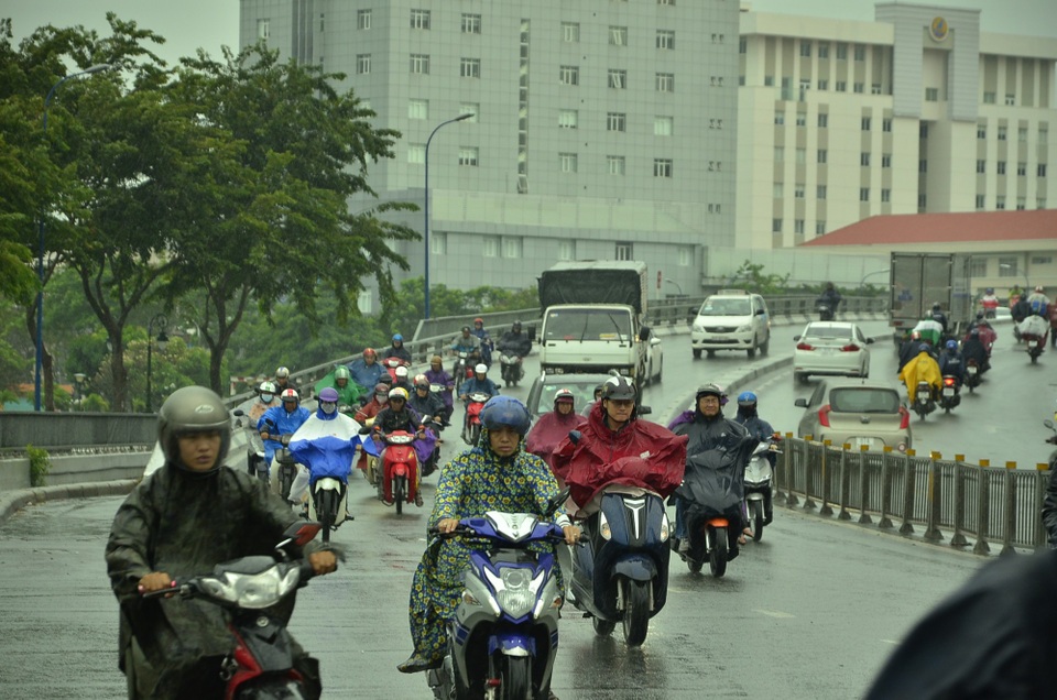 Sài Gòn bắt đầu mưa do ảnh hưởng bão số 16 - 2 TPHCM ghi nhận đã có mưa