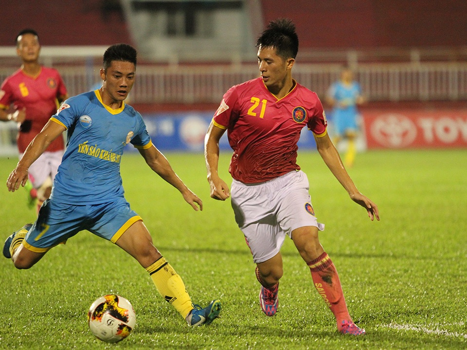Sài Gòn FC và Khánh Hoà chia điểm trong trận cầu nhiều thẻ phạt - 2 Lâm Ti Phông (trái) cũng có trận đấu mờ nhạt (ảnh: Trọng Vũ)